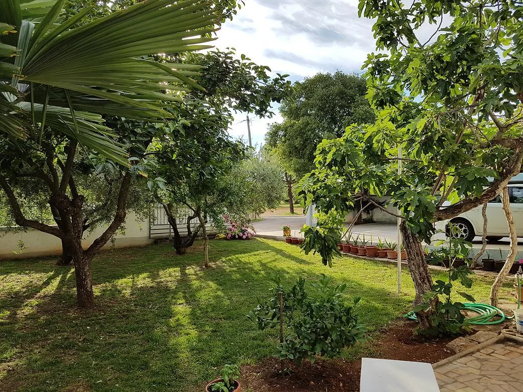 Villa Rosa With Yard And Children'S Playground Tar-Vabriga 0*,
